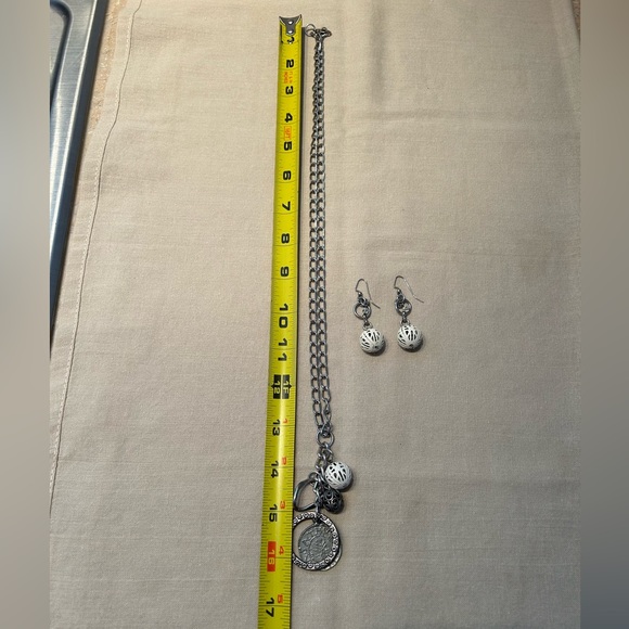 Pendant & Drop Earrings - Picture 4 of 5